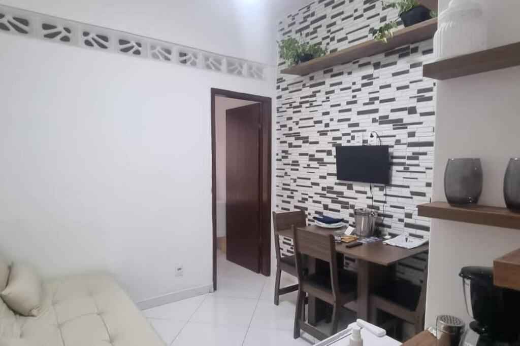 Quarto E Sala A Uma Quadra Da Praia Copacabana Posto 02 Rio de Janeiro Exterior photo